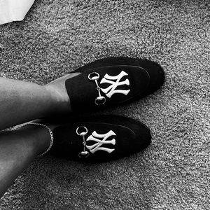 Mens Gucci mules with New York Yankee embroidery-AUTHENTIC